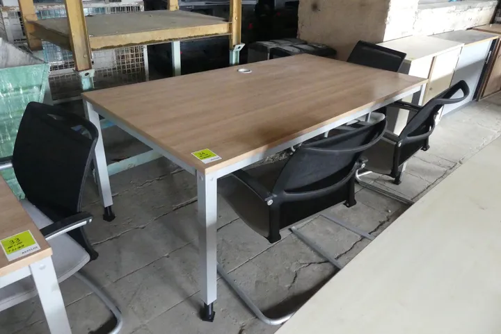 Tisch mit 3x Stuhl Maße in cm ca. 180 x 100
